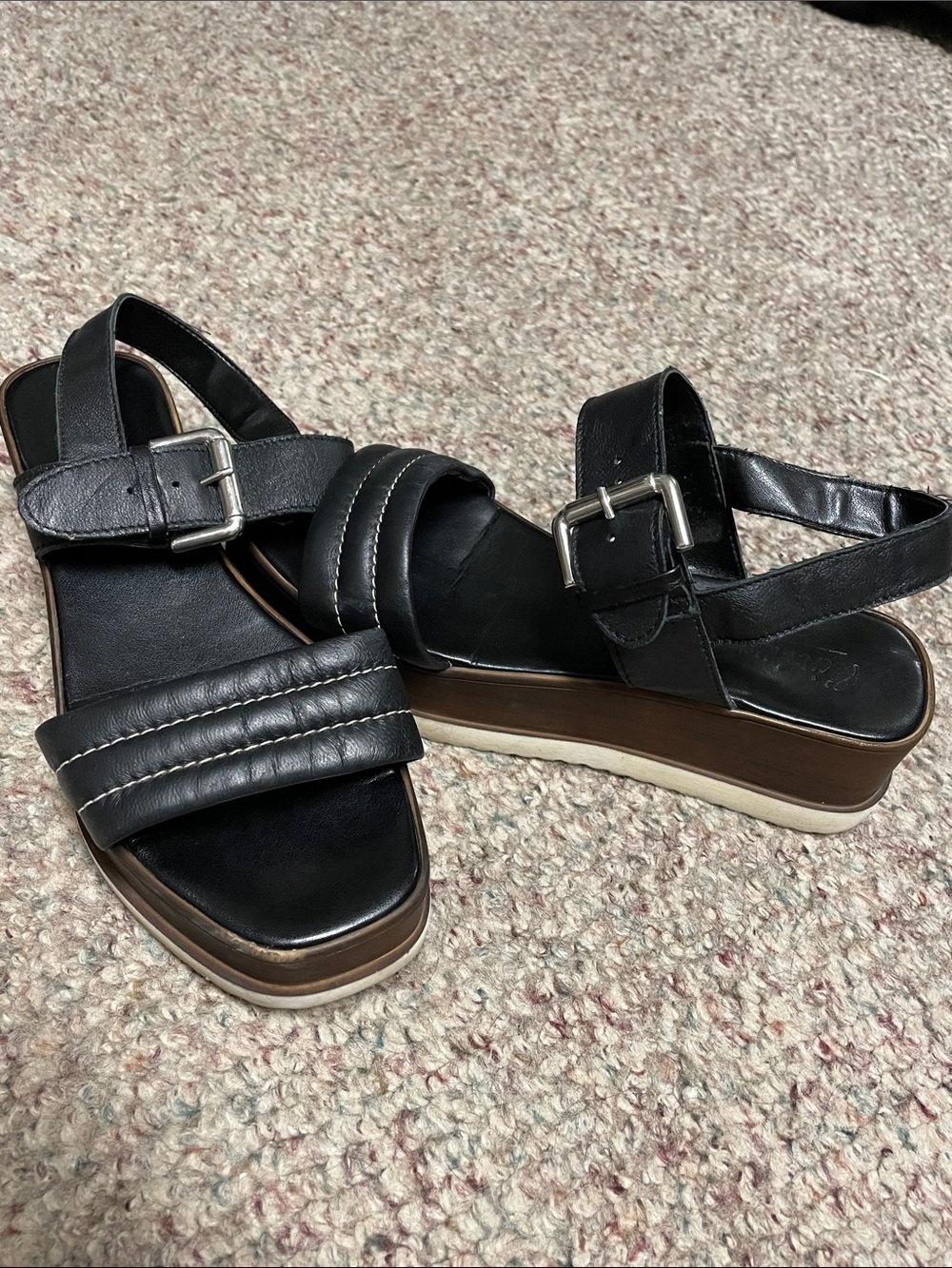 L’intervalle Black Platform Leather Sandals with Buckle Strap